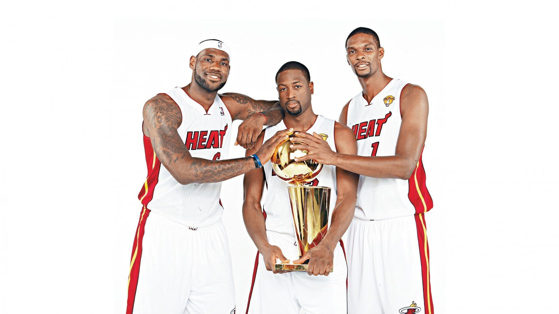 现场气氛炸裂，球迷支持热情高！，形容球迷的狂热的句子